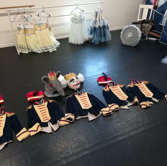 Lot of 7 soldier coats - Picture 4 of 4